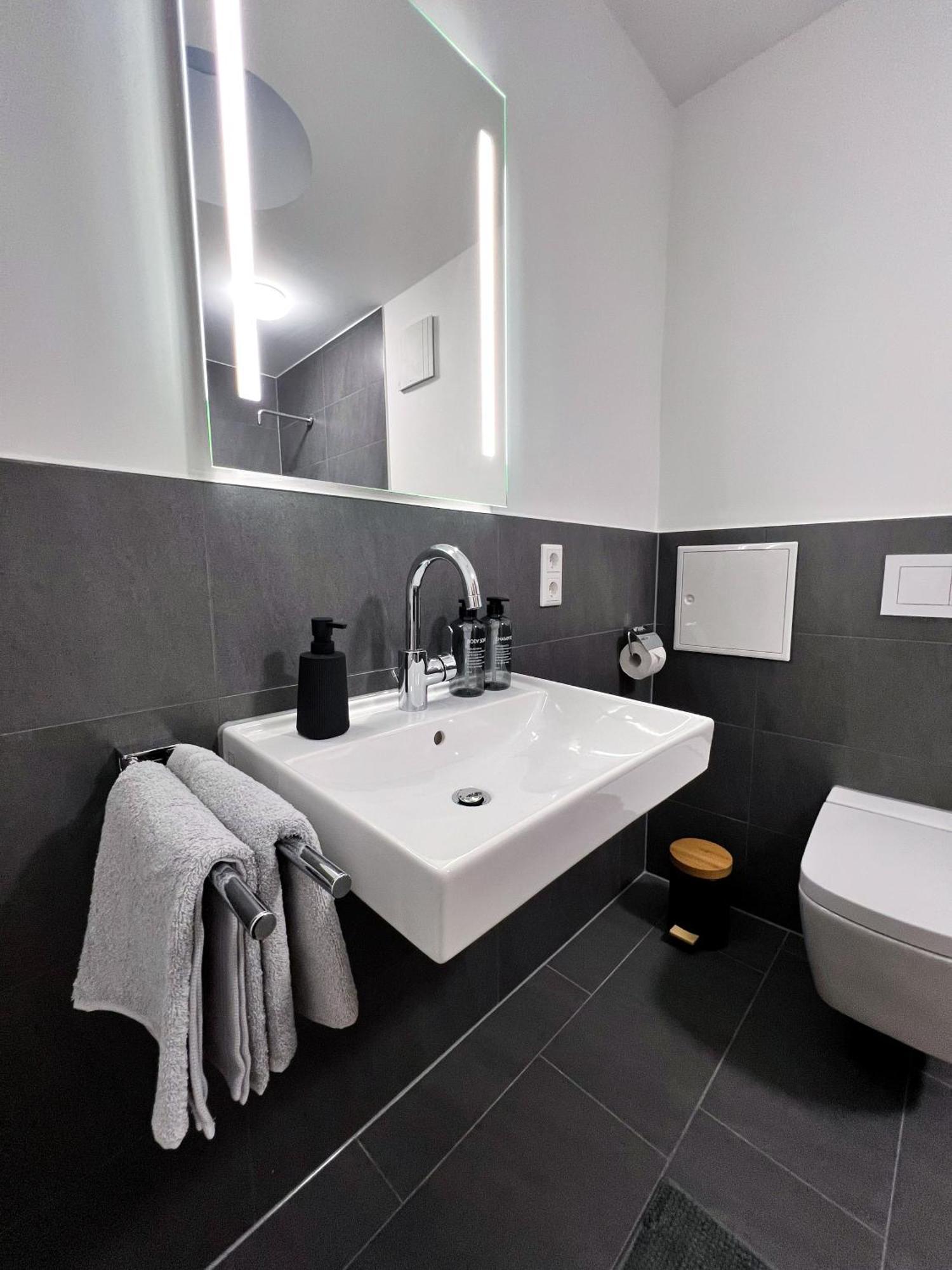 Zentrale Wohlfuehloase Mit Parkplatz Daire Osnabrück Dış mekan fotoğraf